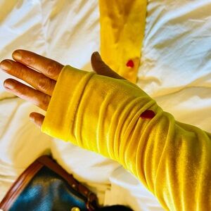 Annie Yellow Velvet Arm Sleeve